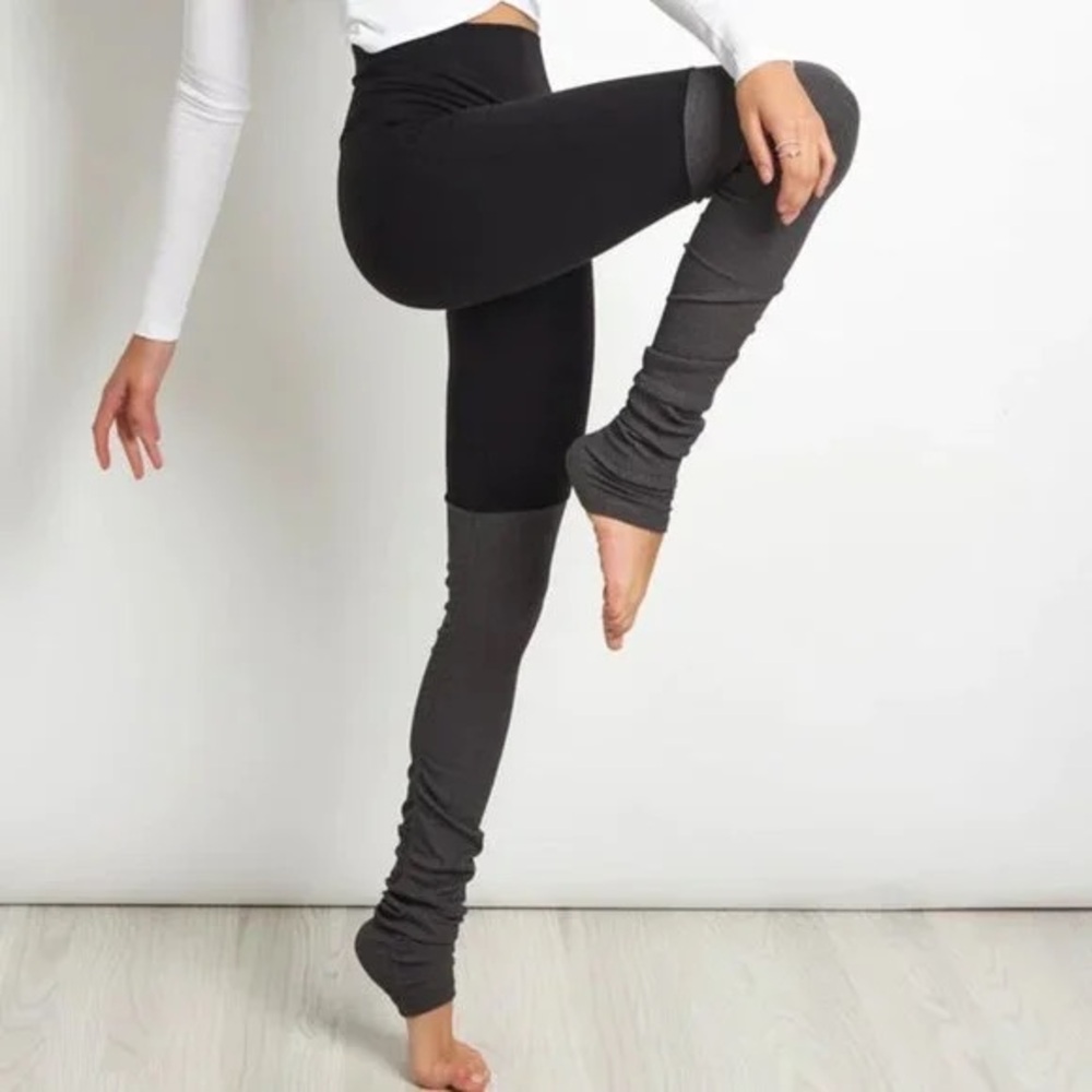 Alo Goddess Ribbed Legging in Black & Stormy Heather